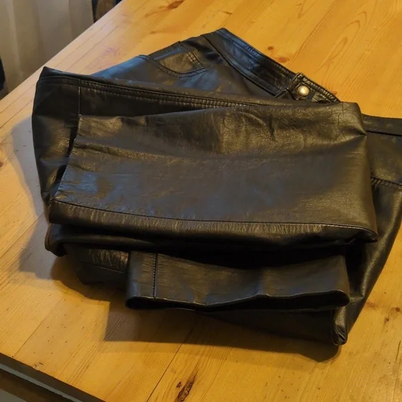 Vintage Chic: LA ROXX 1990's Black Leather Pants with Barrel/Balloon Legs - Picture 4 of 14